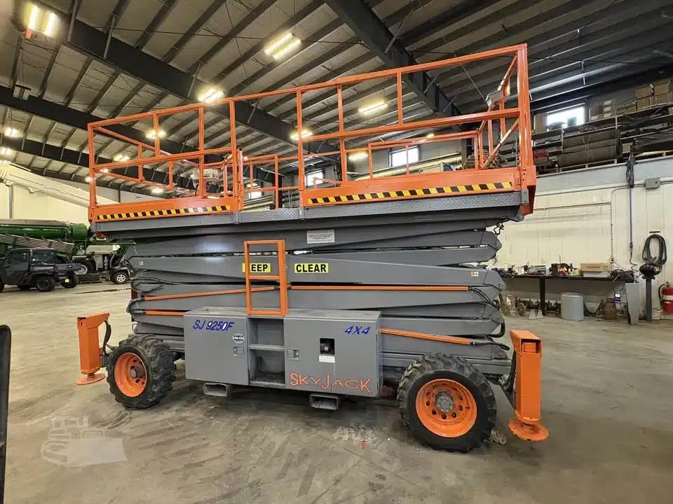 Gallery image 2 for 2001 SkyJack Sj 9250 RT Scissor Lift