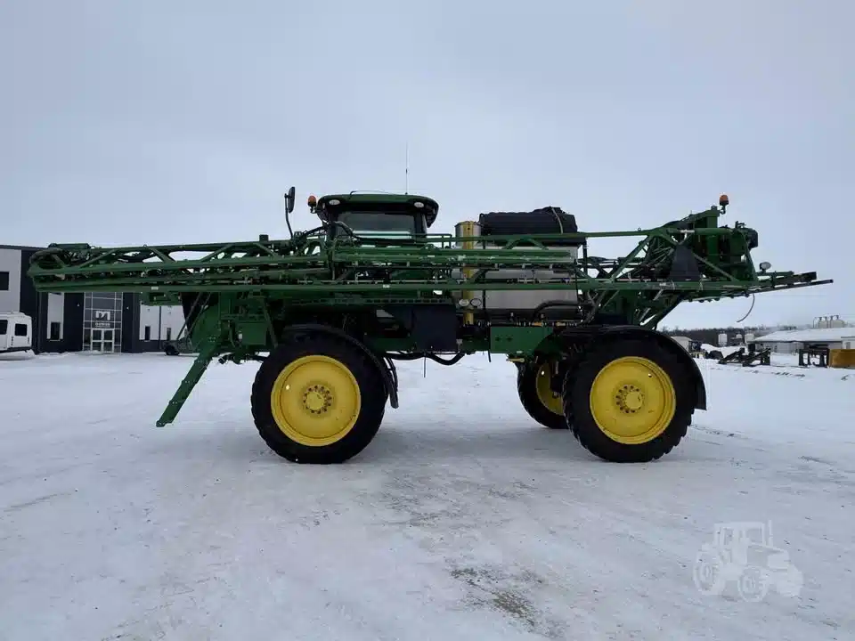 Gallery image 2 for 2019 John Deere R4044 Sprayer - Self Propelled