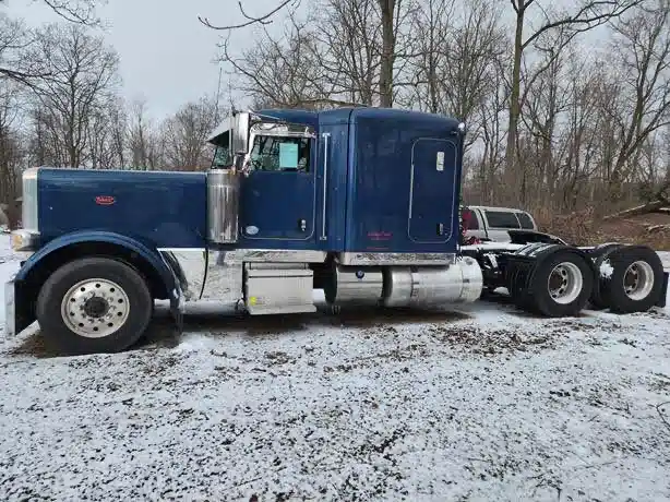 Gallery image 2 for 2015 Peterbilt 389 Semi-Truck