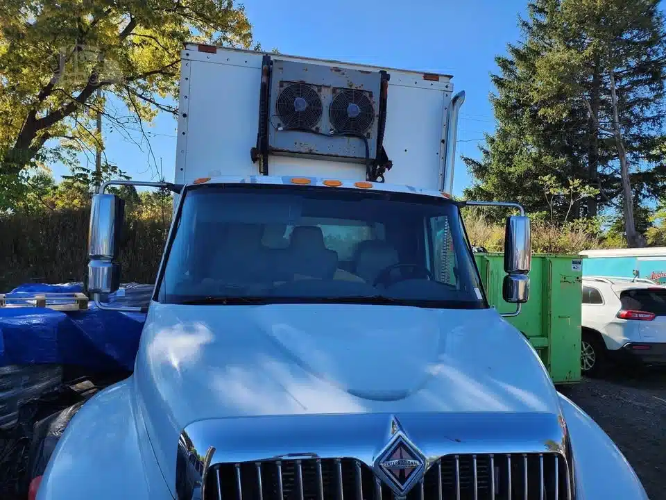 Gallery image 2 for 2003 International DURASTAR 4300 Semi-Truck