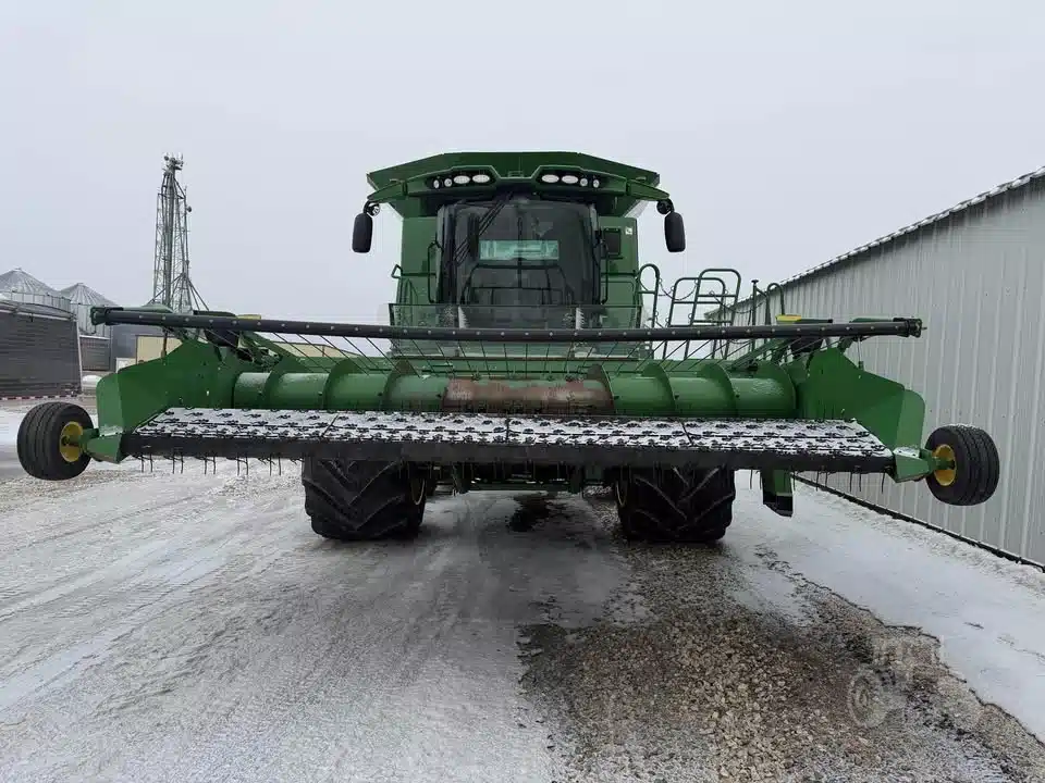 Gallery image 2 for 2012 John Deere 615P Header - Pickup
