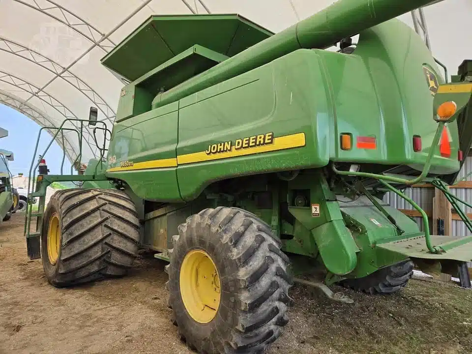 Gallery image 2 for 2000 John Deere 9650 STS Combine