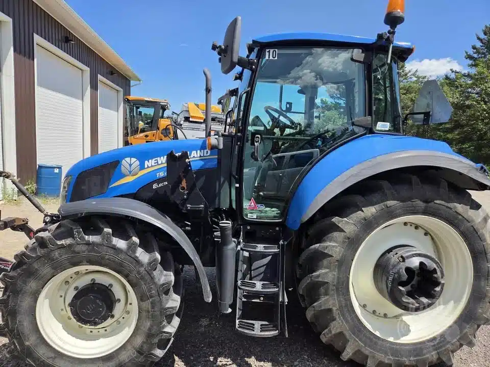 Gallery image 2 for 2015 New Holland T5.115 Tractor