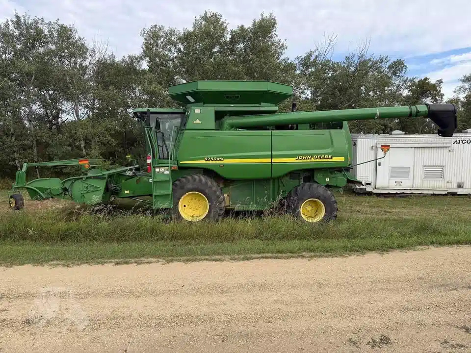Gallery image 2 for 2001 John Deere 9750 STS Combine