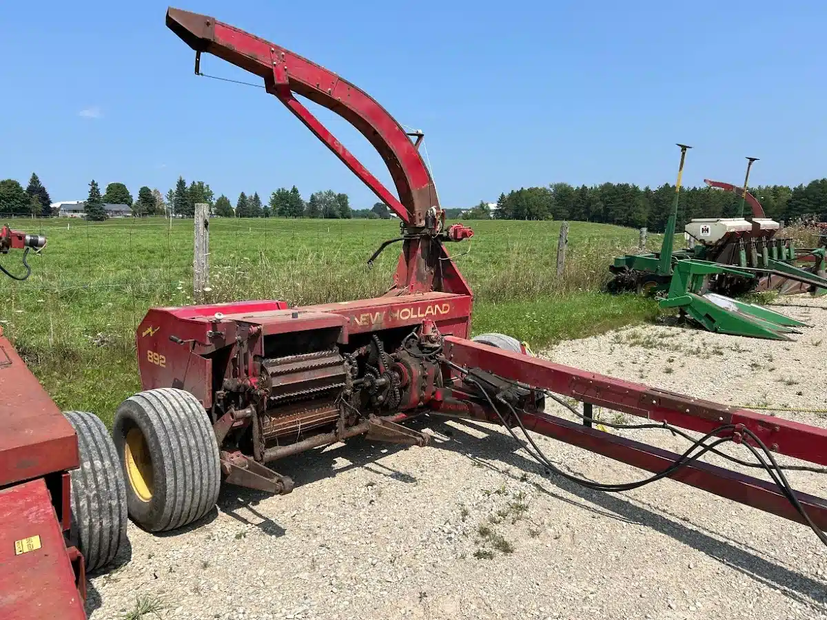 Gallery image 2 for Used New Holland 892 Forage Harvester