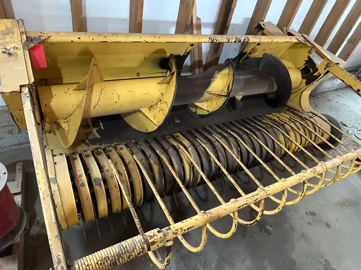 Gallery image 2 for New Holland 990W Header - Pickup
