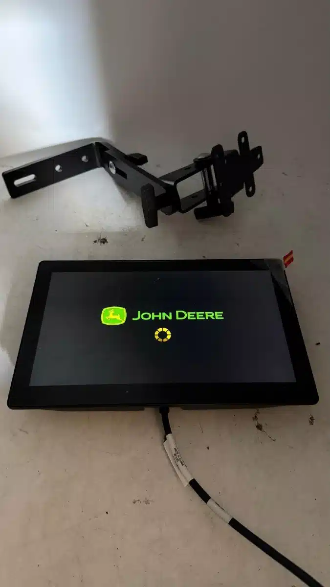 Gallery image 2 for 2024 John Deere G5 Universal Display Guidance System