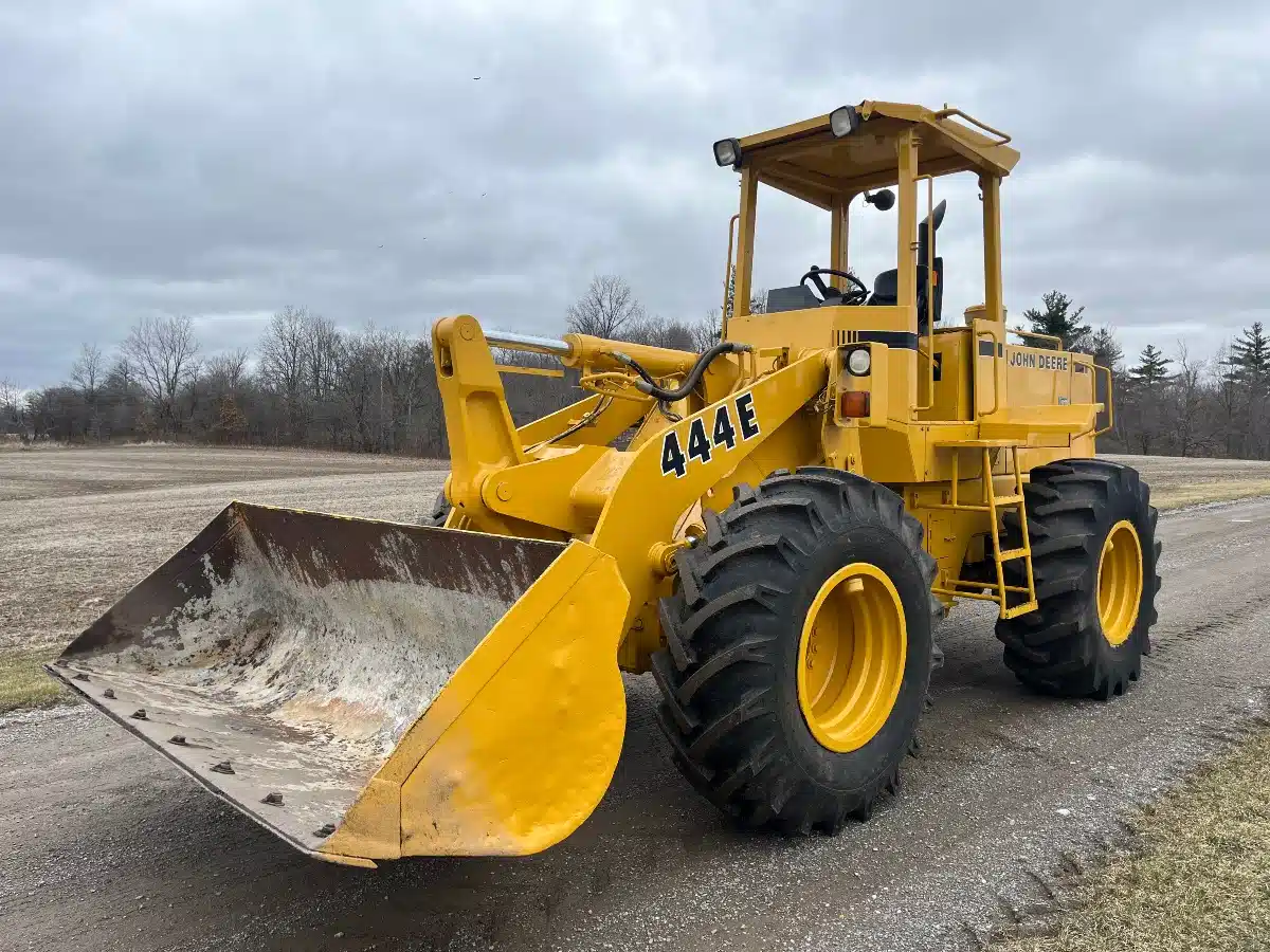Gallery image 2 for Used 1989 John Deere 444E Wheel Loader