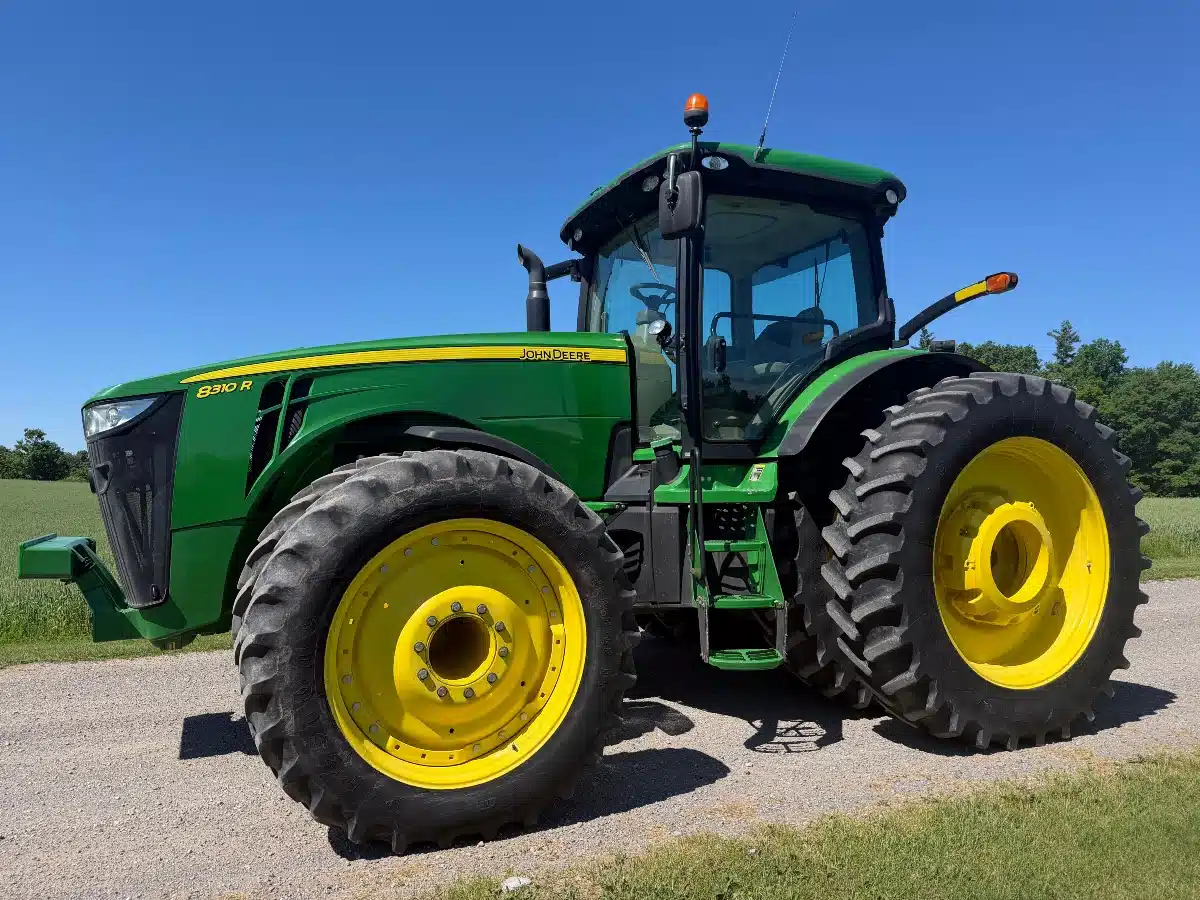 Photo de la Galerie 1 pour 2012 John Deere 8310R Tracteur