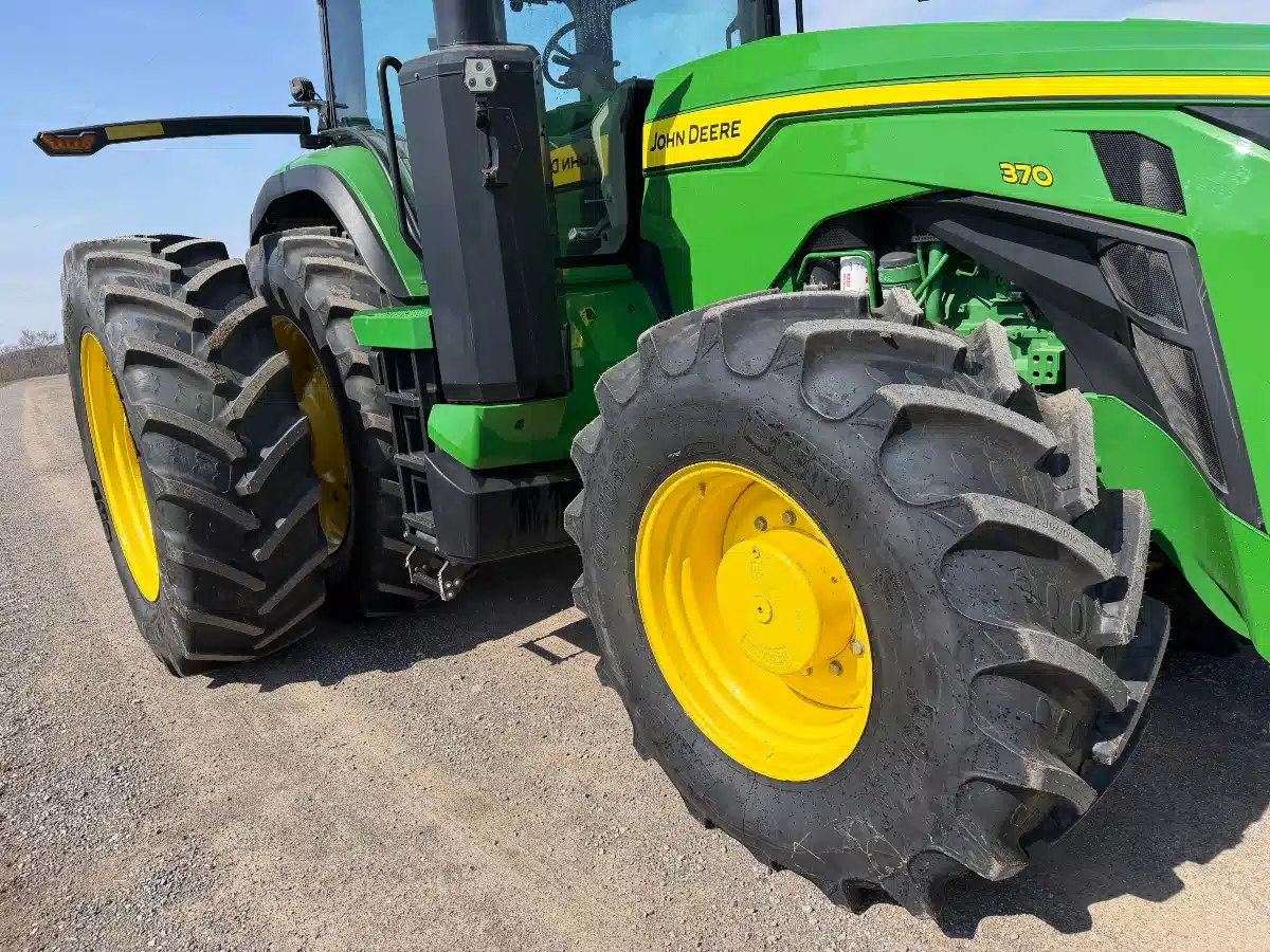 Gallery image 2 for 2022 John Deere 8R 370 Tractor