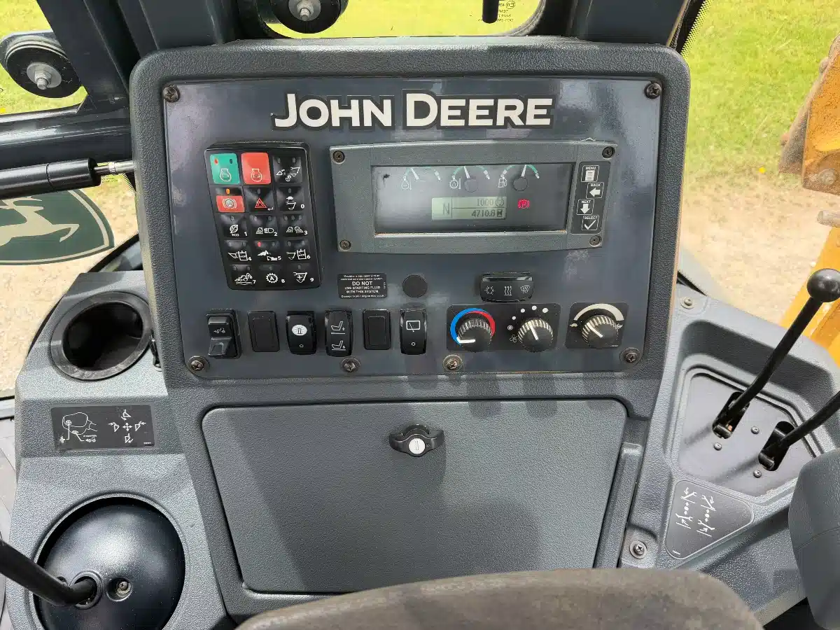 Photo de la Galerie 2 pour 2021 DEERE 410L Rétrocaveuse