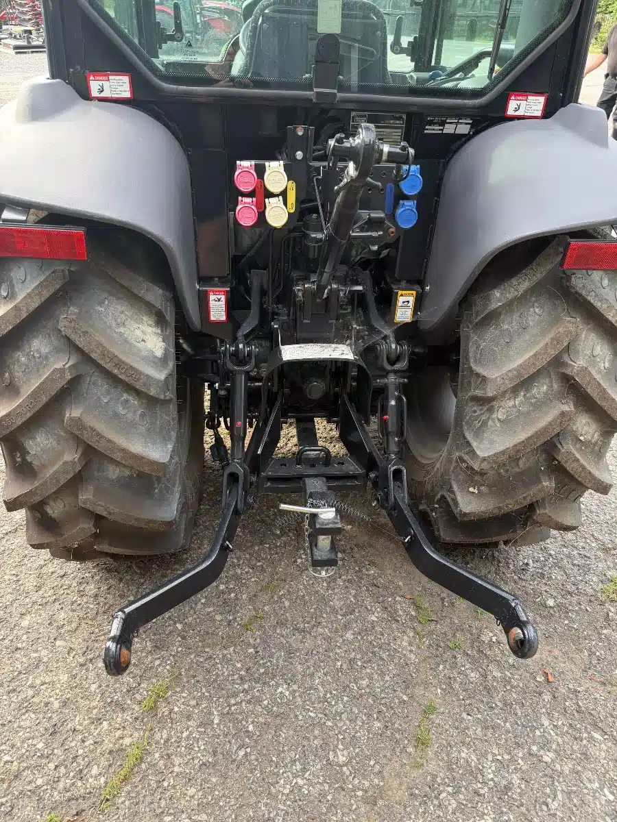 Photo de la Galerie 2 pour 2023 Deutz Fahr 3060 Tracteur