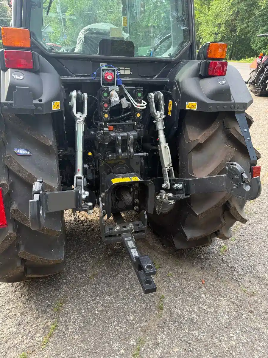Photo de la Galerie 2 pour 2026 Deutz Fahr 5080.4 DF Tracteur