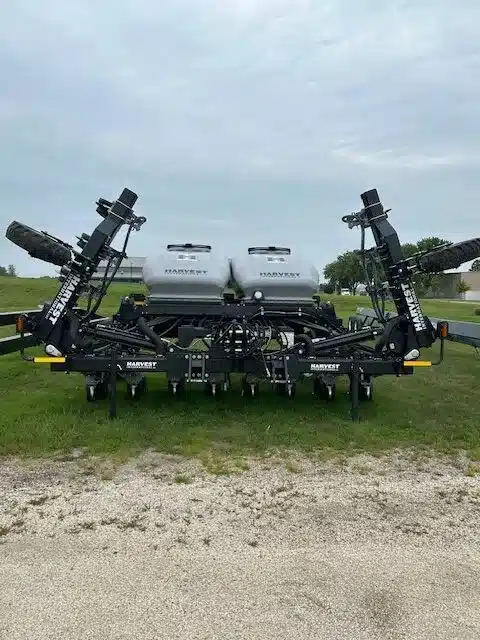 Gallery image 2 for 2025 Harvest International VFN3022 Planter