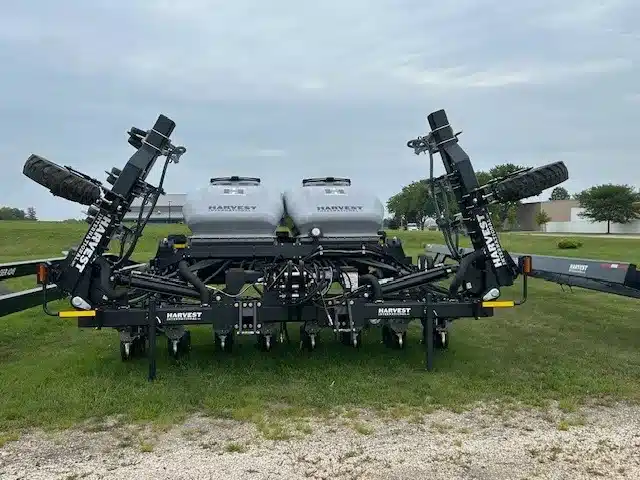Gallery image 1 for 2025 Harvest International VFN3022 Planter