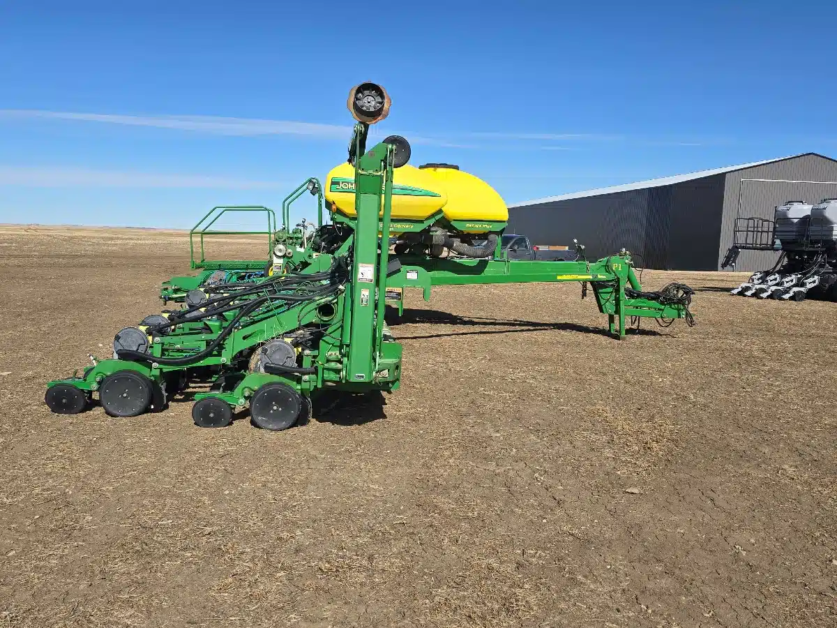 Gallery image 2 for Used 2006 John Deere 1790 Planter