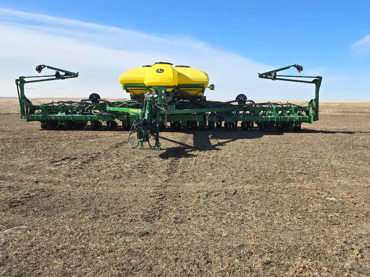 Gallery image 1 for Used 2006 John Deere 1790 Planter