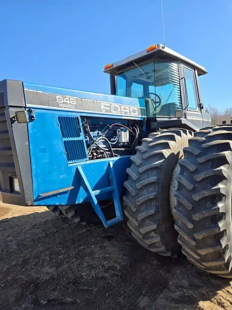 Gallery image 2 for Used 1990 Ford Versatile 946 Tractor
