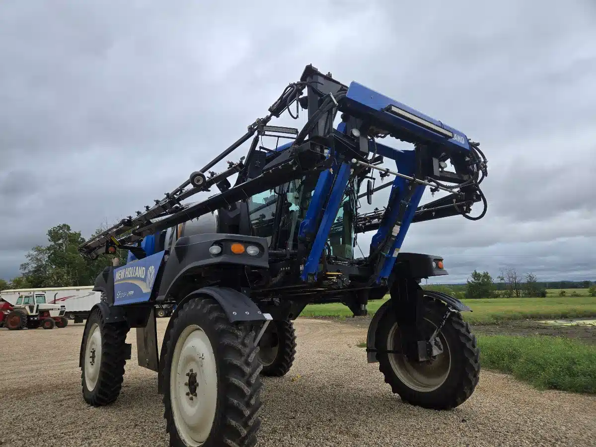 Gallery image 2 for Used 2012 New Holland SP.275F Sprayer - Self Propelled