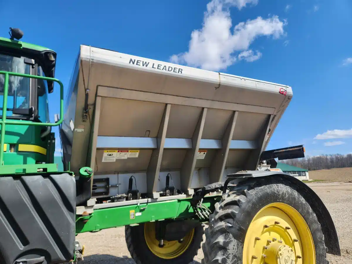 Used 2014 New Leader L3030G4 Spreader - Fertilizer