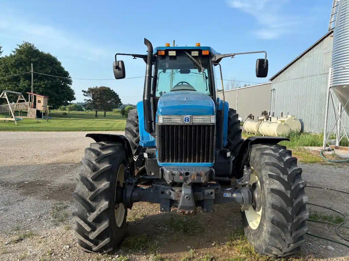 Gallery image 2 for Used New Holland 8870 Tractor