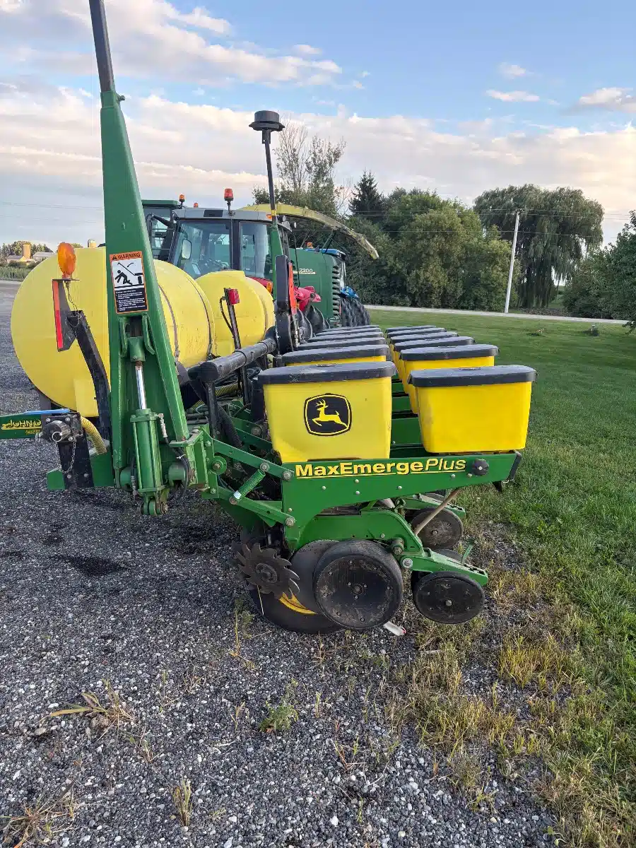 Gallery image 2 for Used John Deere 1750 Planter