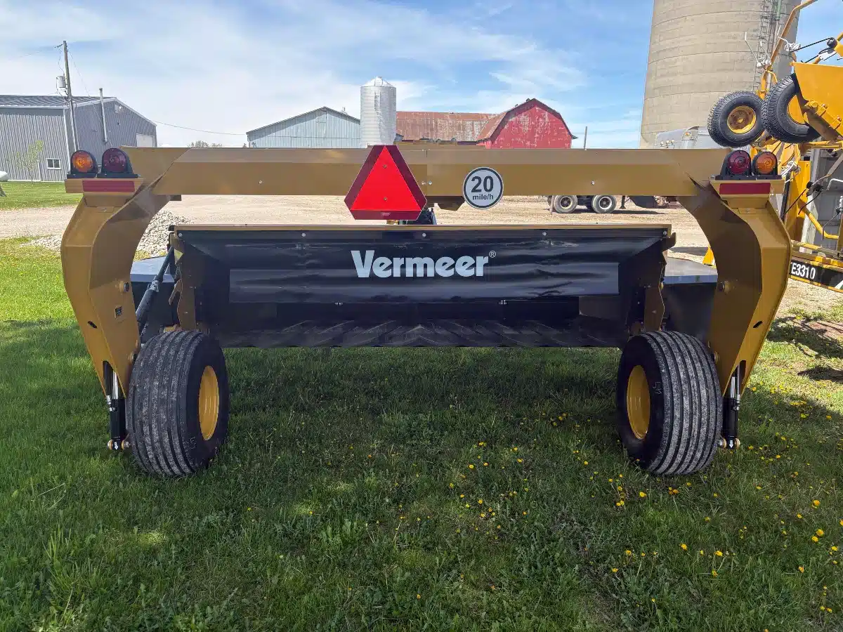 Photo de la Galerie 2 pour 2026 Vermeer MC120 Faucheuse-conditionneuse