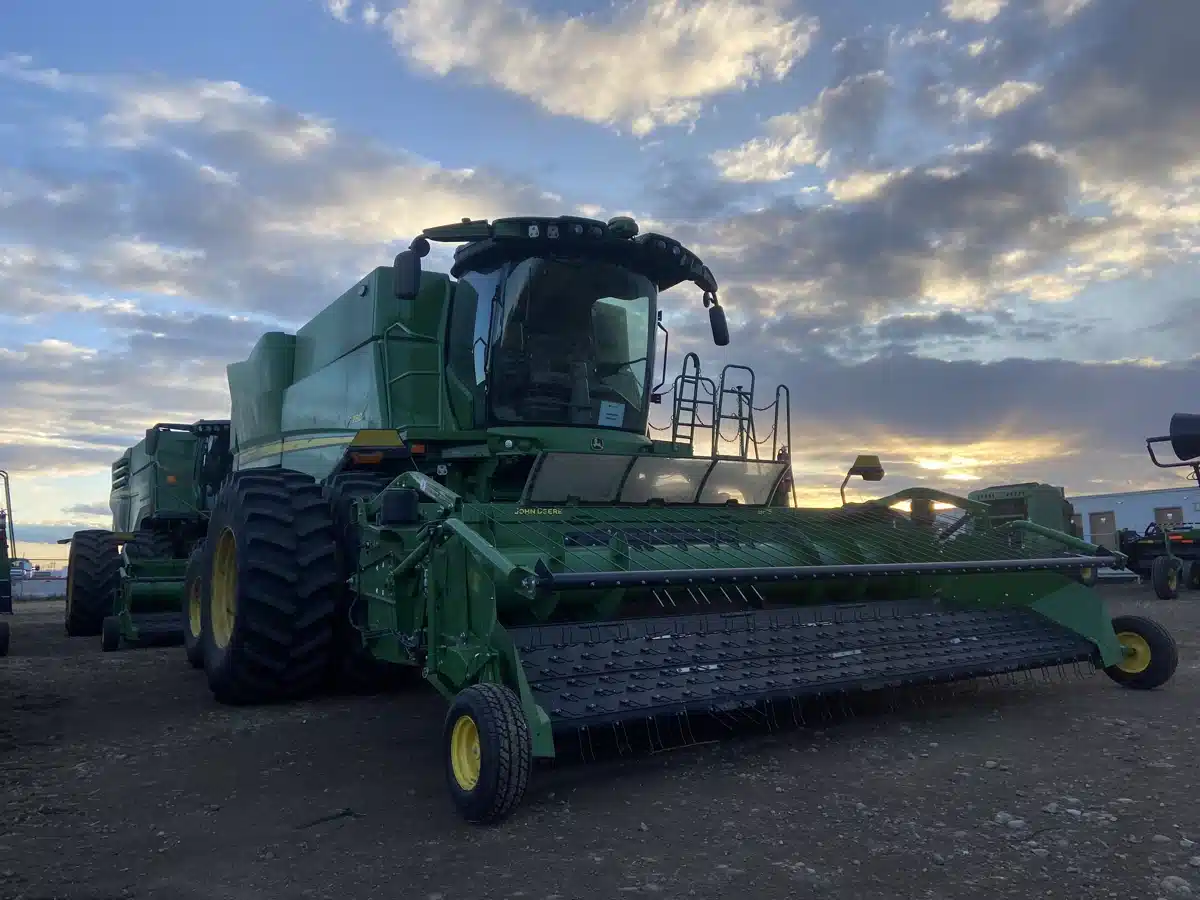 Gallery image 2 for Used 2023 John Deere S780 Combine