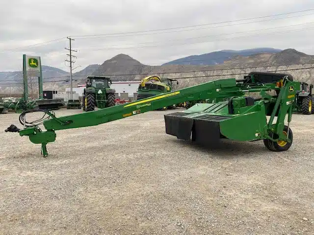 Gallery image 1 for Used 2019 John Deere 830 Disc Mower Conditioner