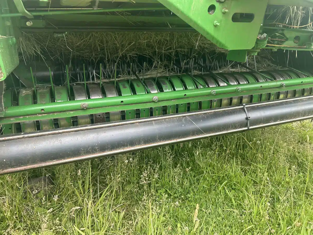 Gallery image 2 for Used 2015 John Deere 569 Round Baler