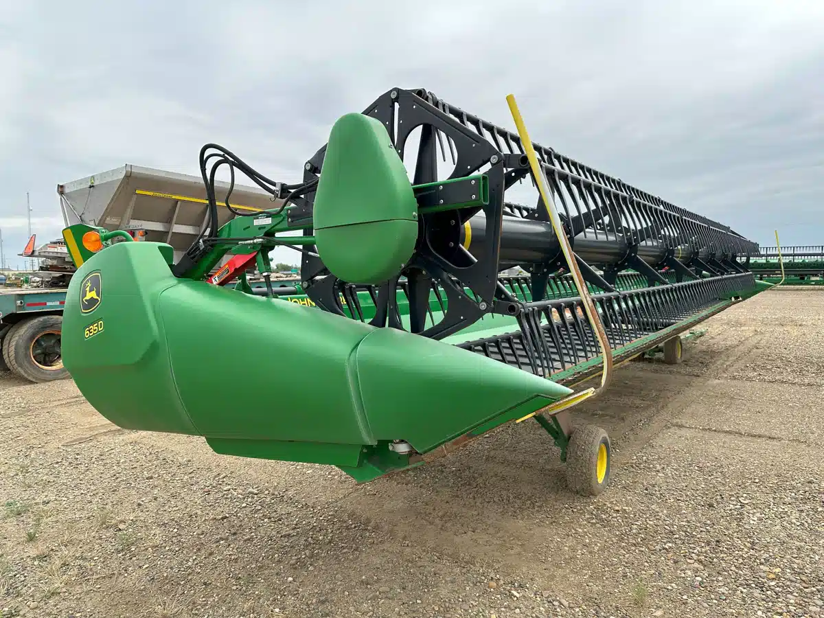 Gallery image 2 for Used 2017 John Deere 635D Header - Draper
