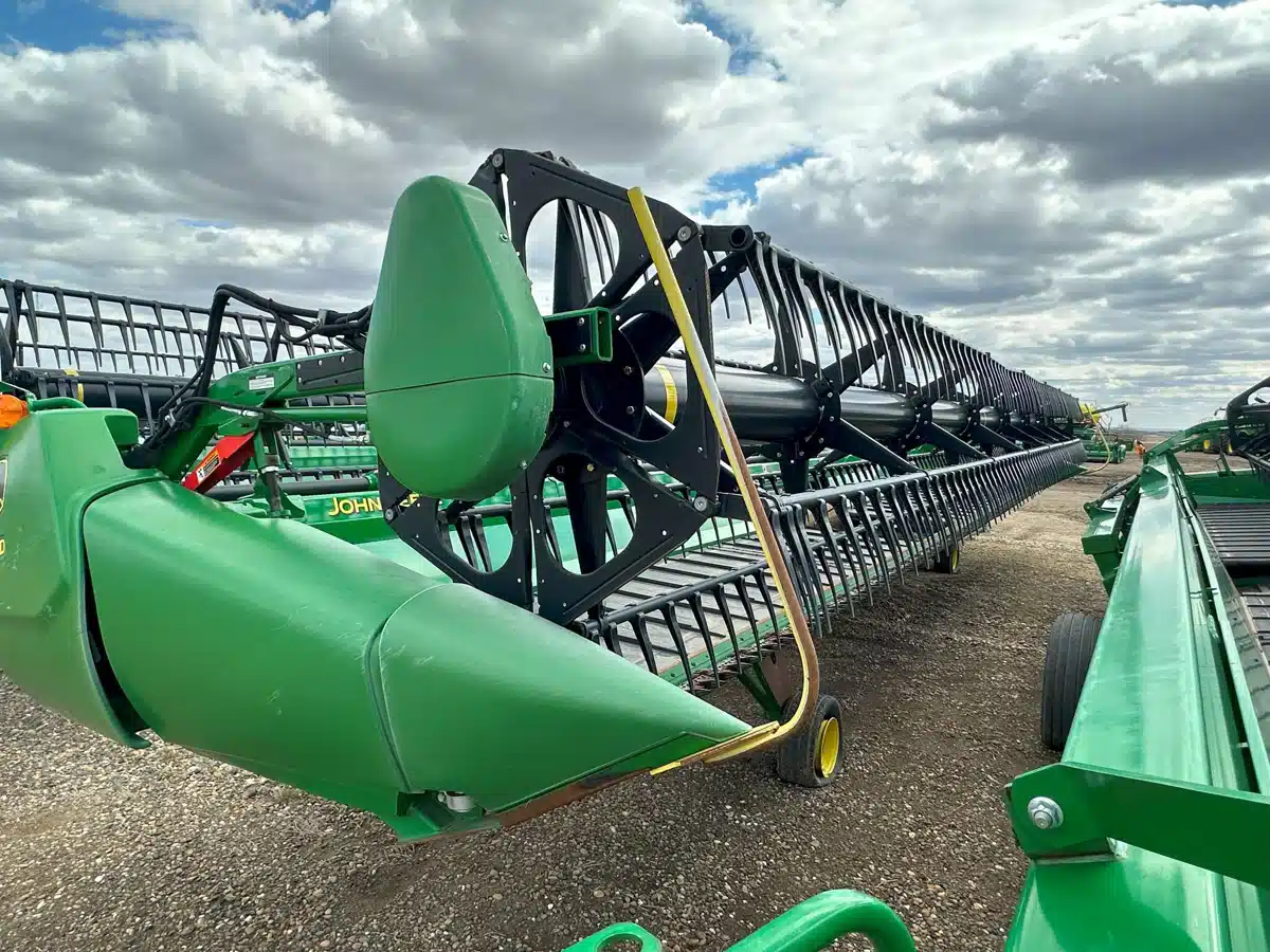 Gallery image 2 for Used 2017 John Deere 635D Header - Draper