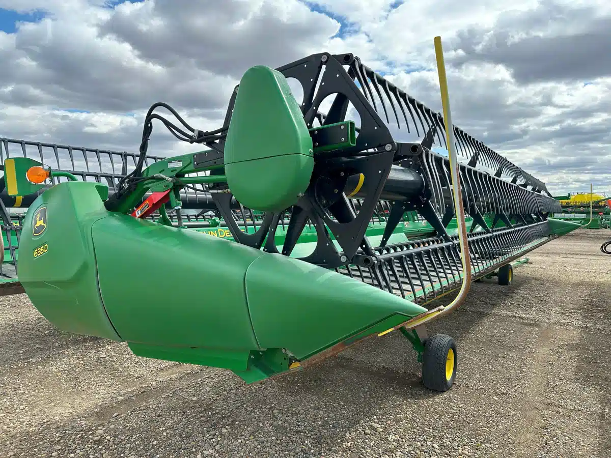 Gallery image 1 for Used 2017 John Deere 635D Header - Draper