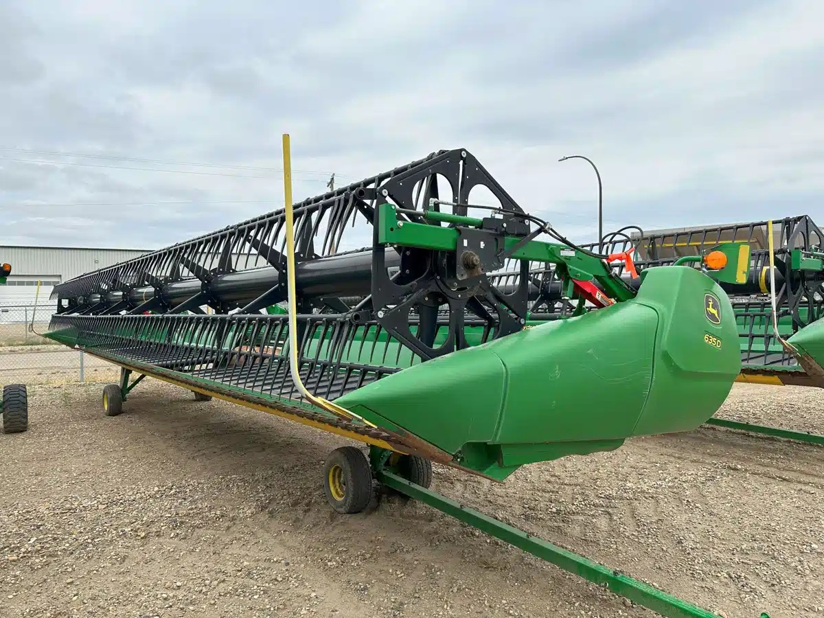 Gallery image 2 for Used 2017 John Deere 635D Header - Draper