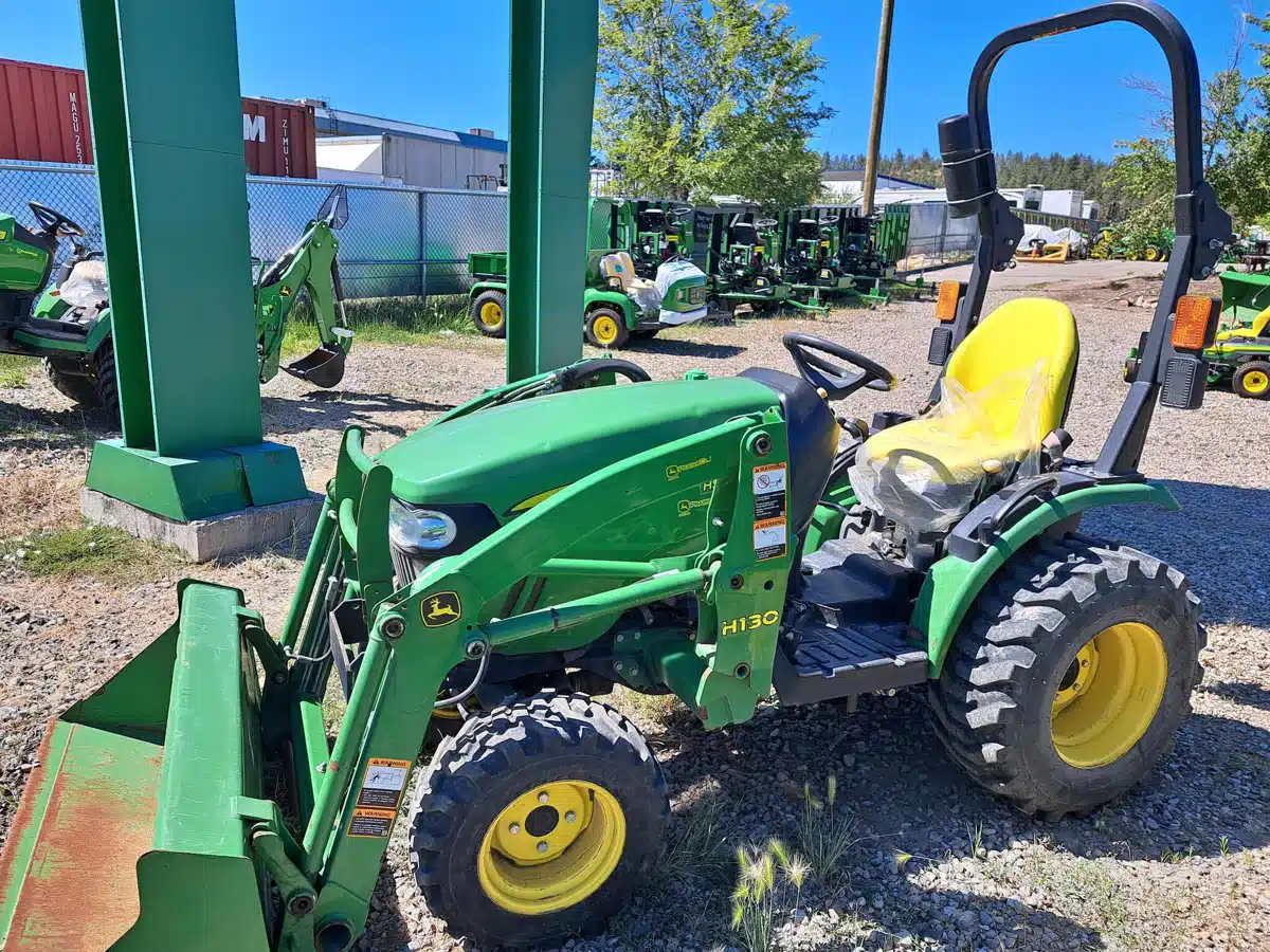 Gallery image 1 for Used 2016 John Deere 2025R Tractor