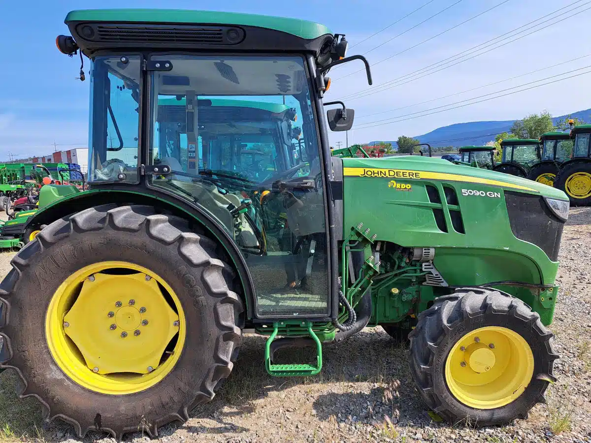 Gallery image 1 for Used 2017 John Deere 5090GN Tractor