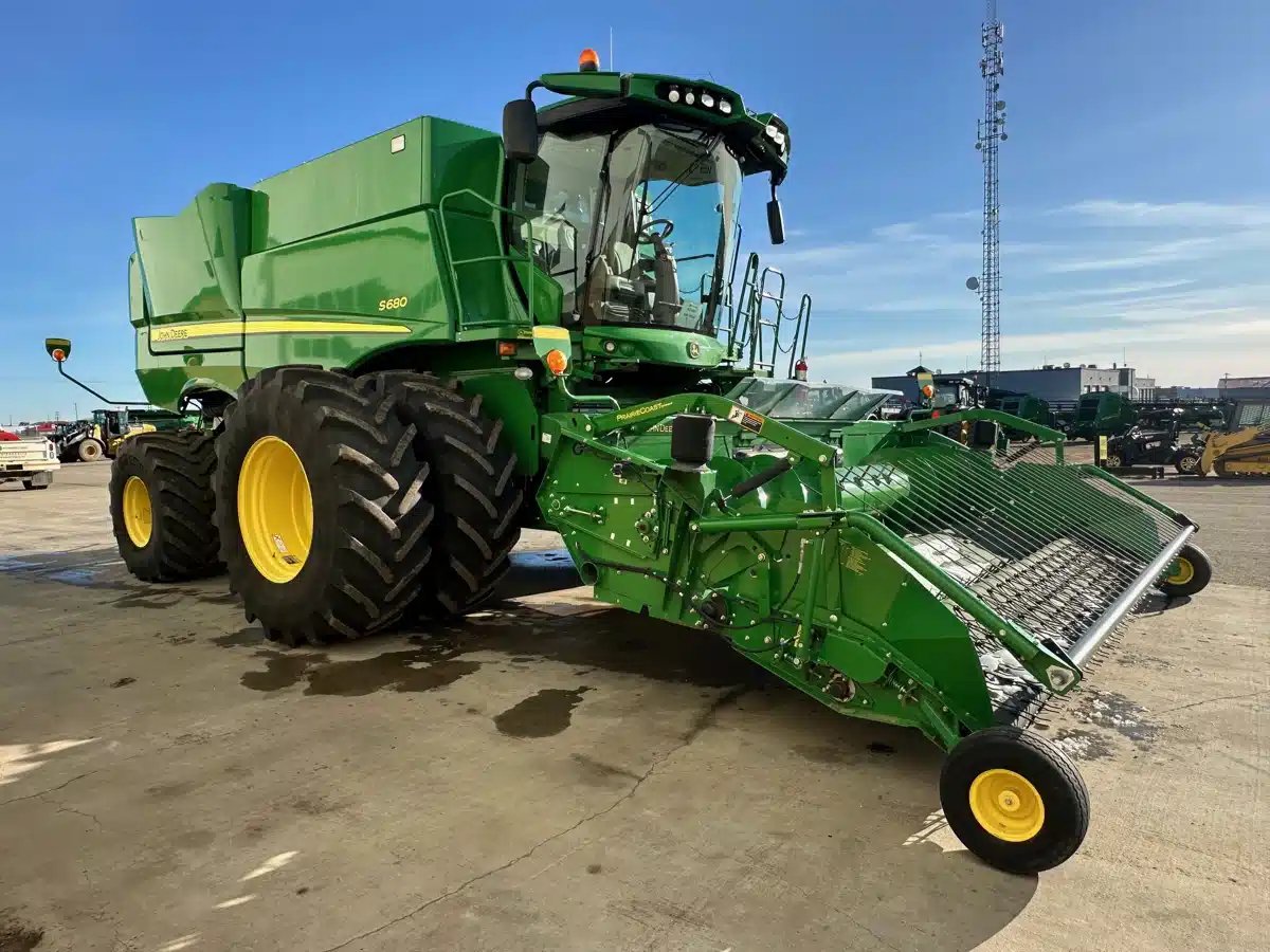 Gallery image 1 for Used 2017 John Deere S680 Combine