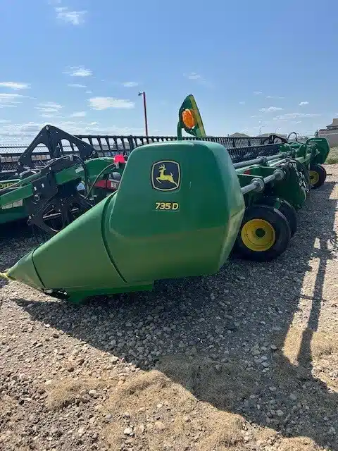 Gallery image 1 for Used 2018 John Deere 735FD Header - Draper
