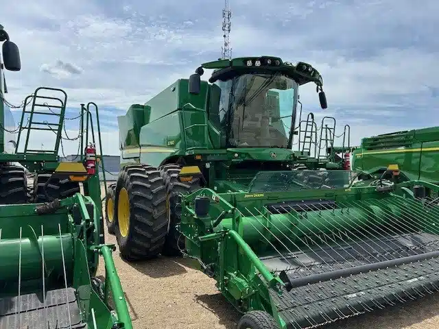 Gallery image 1 for Used 2023 John Deere S780 Combine