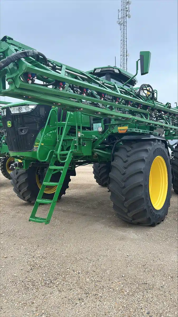 Gallery image 2 for Used 2024 John Deere 616R Sprayer - Self Propelled