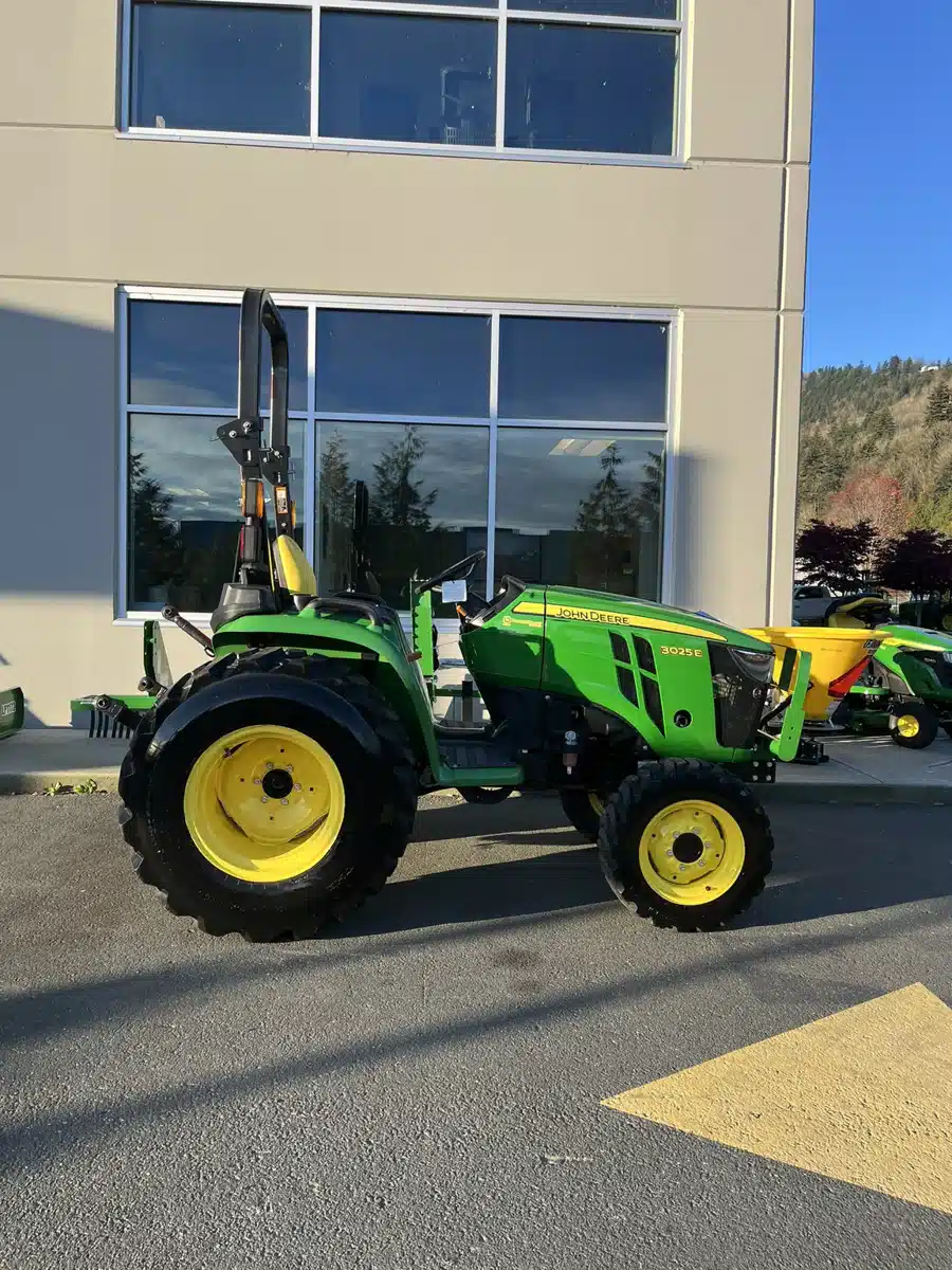 Gallery image 1 for Used 2023 John Deere 3025E Tractor