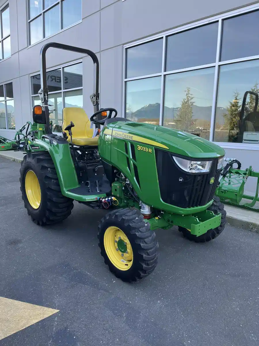 Gallery image 1 for Used 2023 John Deere 3033R Tractor