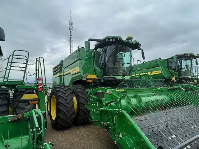 Gallery image 2 for Used 2023 John Deere X9 1000 Combine