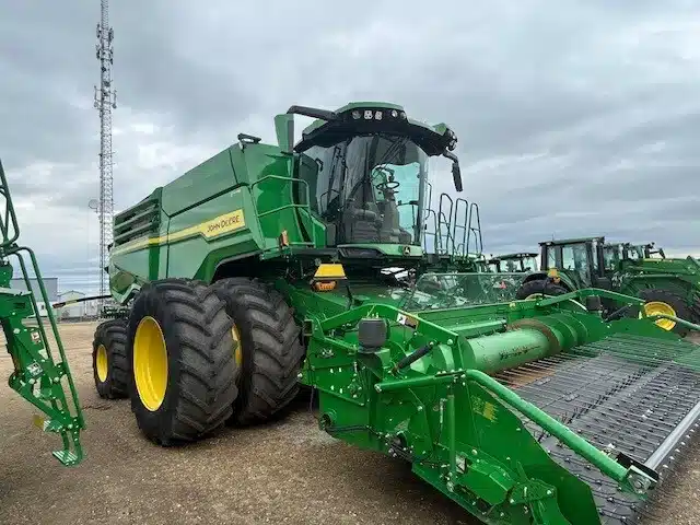 Gallery image 1 for Used 2022 John Deere X9 1000 Combine