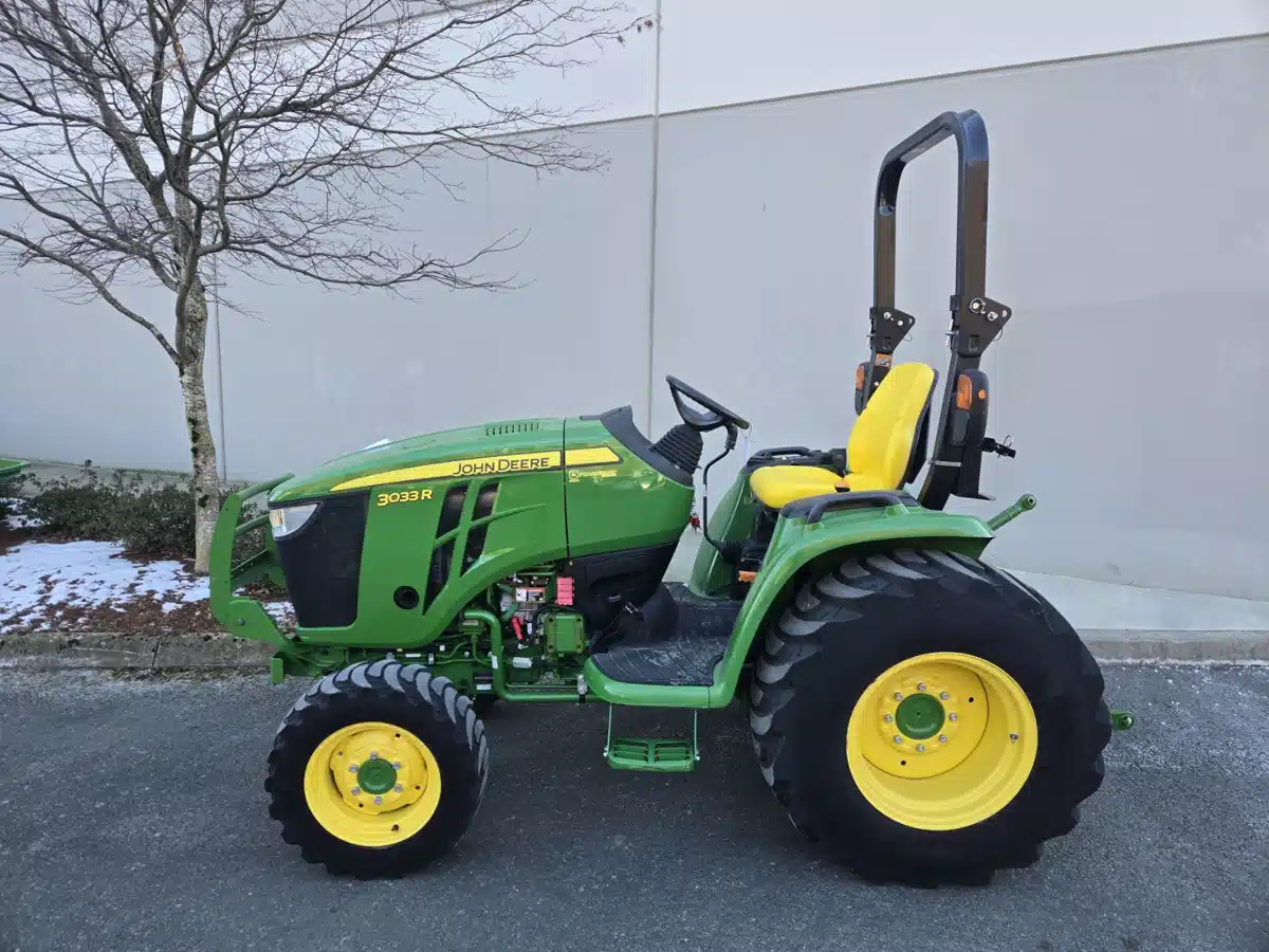 Gallery image 1 for Used 2022 John Deere 3033R Tractor