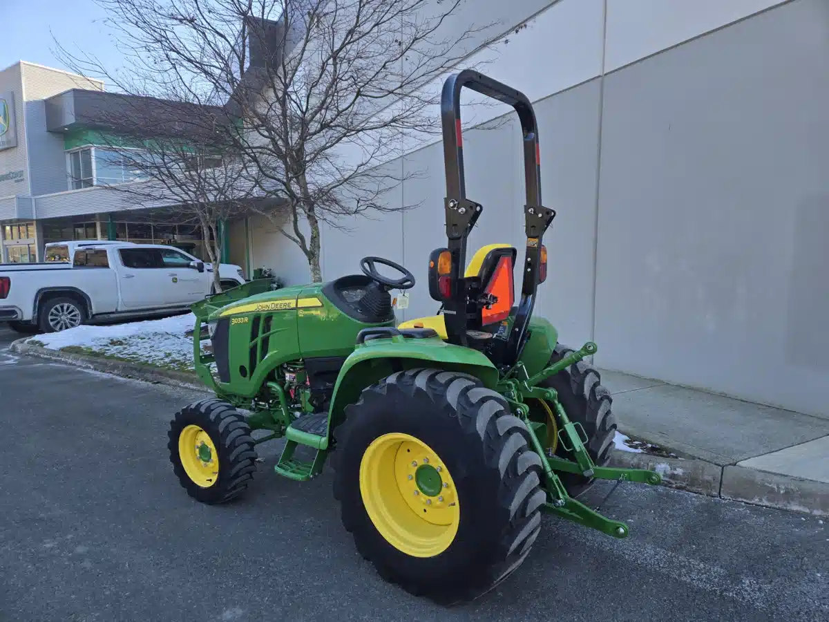 Gallery image 2 for Used 2022 John Deere 3033R Tractor