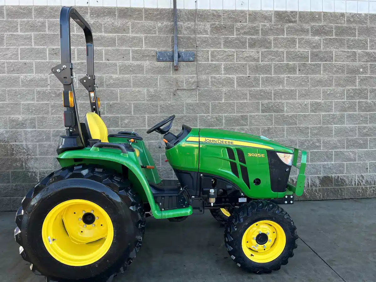Gallery image 1 for Used 2023 John Deere 3025E Tractor