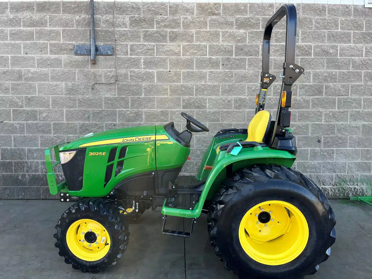 Gallery image 2 for Used 2023 John Deere 3025E Tractor