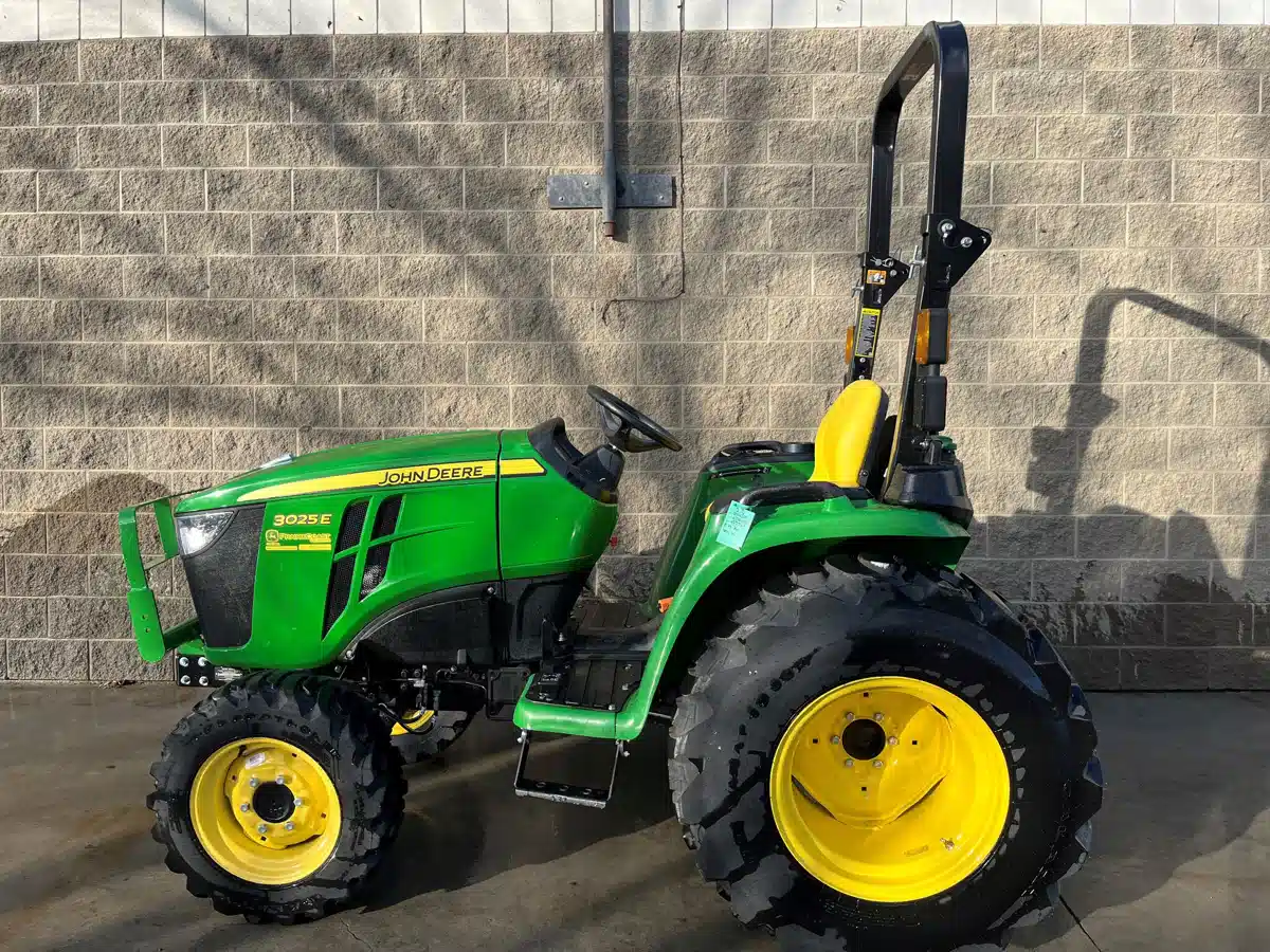 Gallery image 1 for Used 2023 John Deere 3025E Tractor