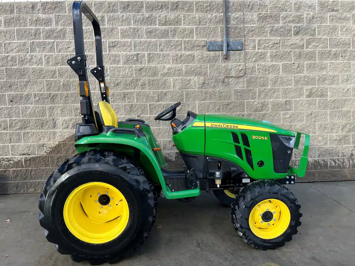 Gallery image 2 for Used 2023 John Deere 3025E Tractor